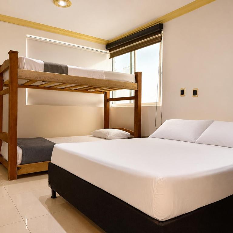 Hotel Boutique Laureles Home - Standard Quadruple Room - 5