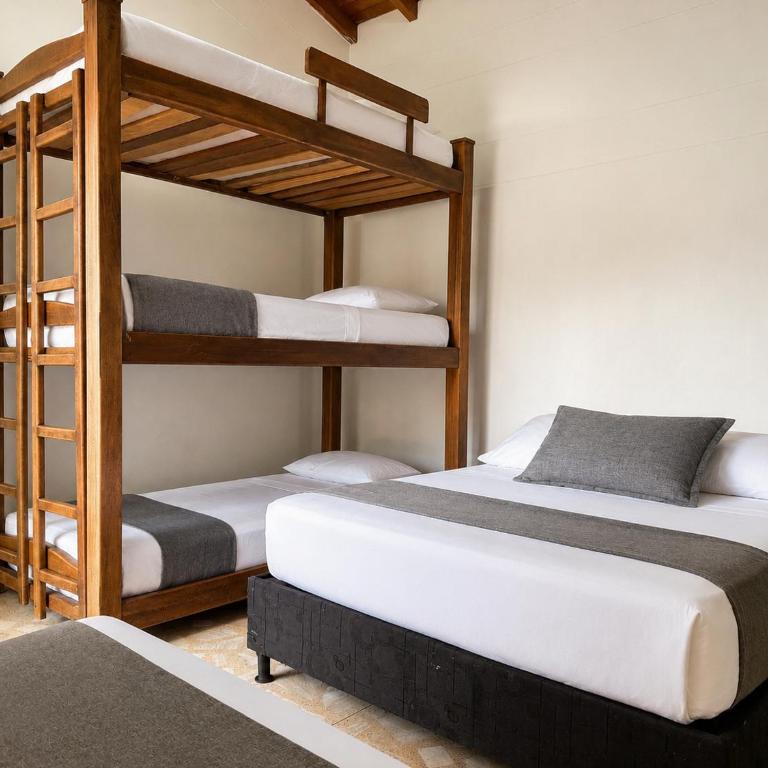 Hotel Boutique Laureles Home - Family Room - 2