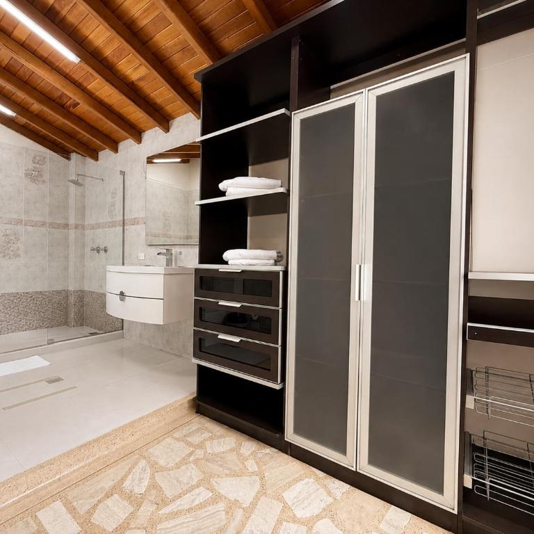 Hotel Boutique Laureles Home - Family Room - 11