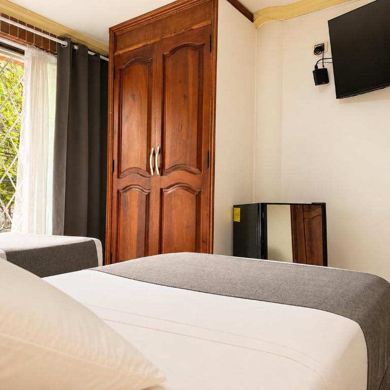 Hotel Boutique Laureles Home - Deluxe Triple Room - 9