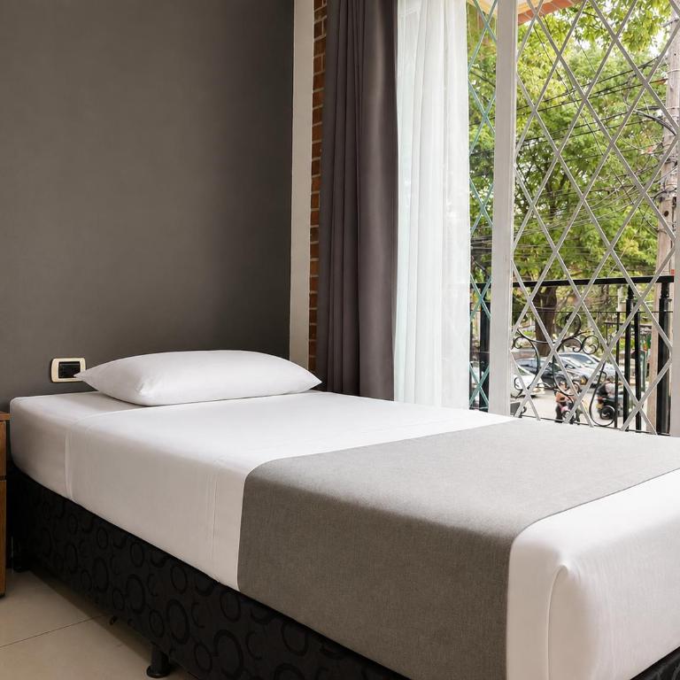 Hotel Boutique Laureles Home - Deluxe Triple Room - 3