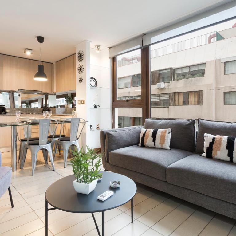 Depto con excelente ubicación en Las Condes - Apartamento de 2 dormitorios - 1