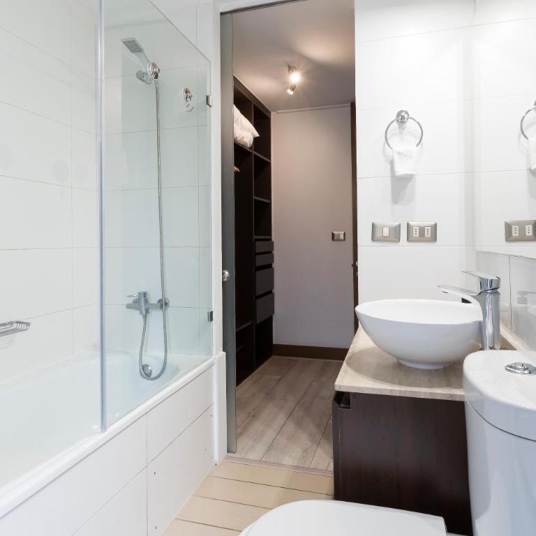 Depto con excelente ubicación en Las Condes - Apartamento de 2 dormitorios - 23