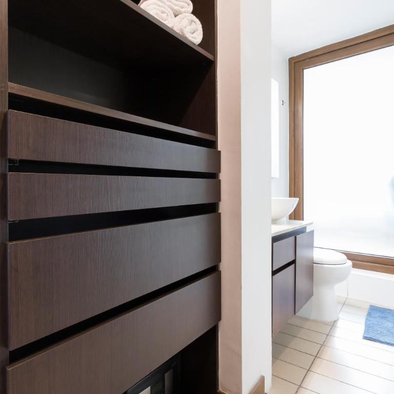 Depto con excelente ubicación en Las Condes - Apartamento de 2 dormitorios - 26