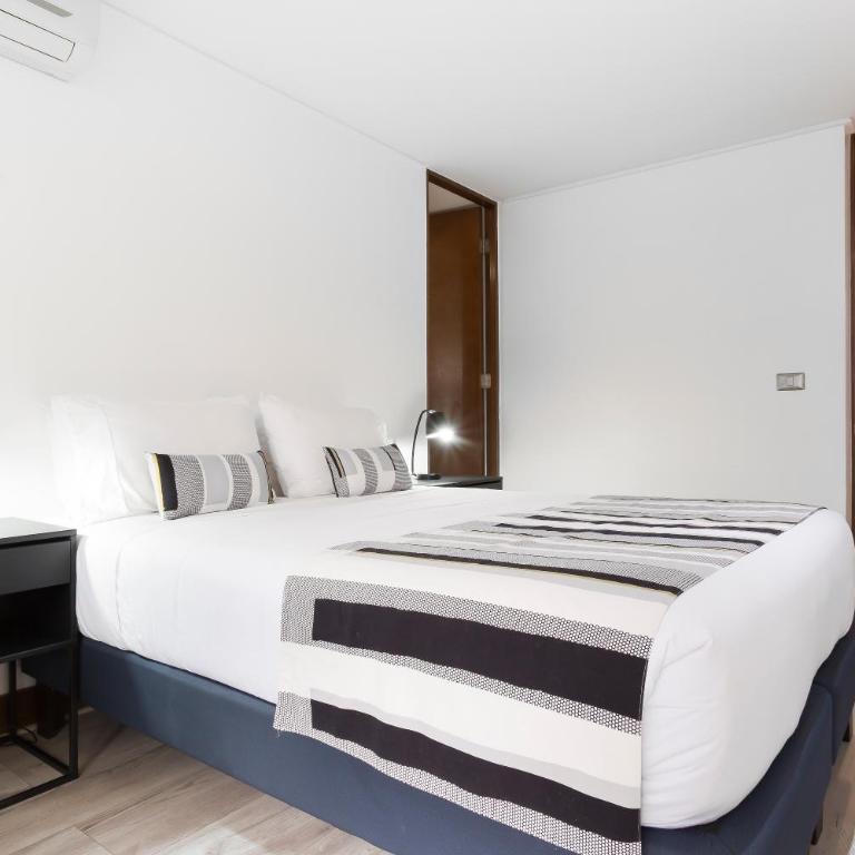 Depto con excelente ubicación en Las Condes - Apartamento de 2 dormitorios - 35