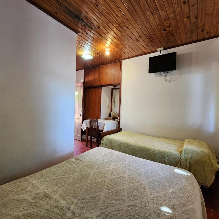 Hosteria La Cabaña - Habitación Triple con baño privado - 5