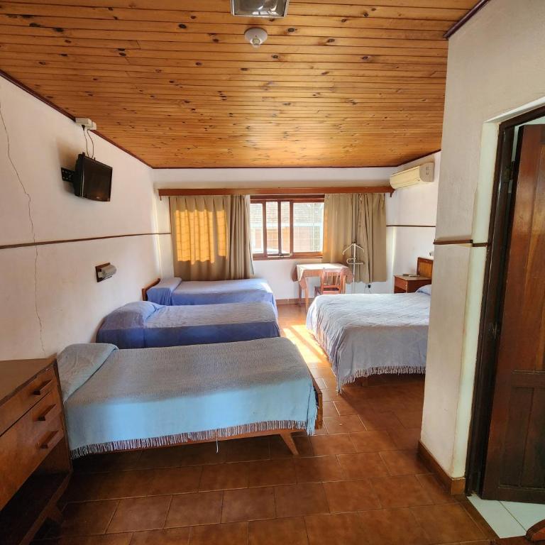Hosteria La Cabaña - Habitación Familiar con baño privado - 2