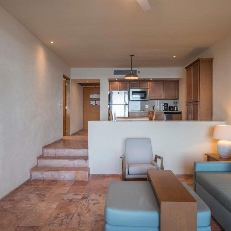 Club Regina Los Cabos - One-Bedroom King Suite with Jacuzzi, Terrace and Oceanfront View - 2