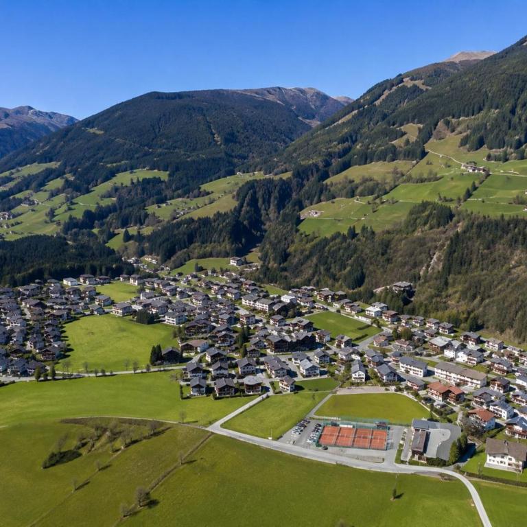 Elegant Neukirchen Apartment for 8 - Ferienhaus mit 3 Schlafzimmern - 38