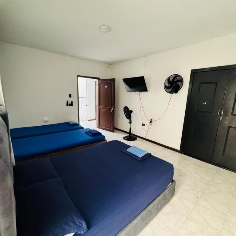 CASA HOTEL ASL HOME CALI NORTE - Sector Santa Mónica Residencial - Habitación Doble con baño privado - 2 camas - 3