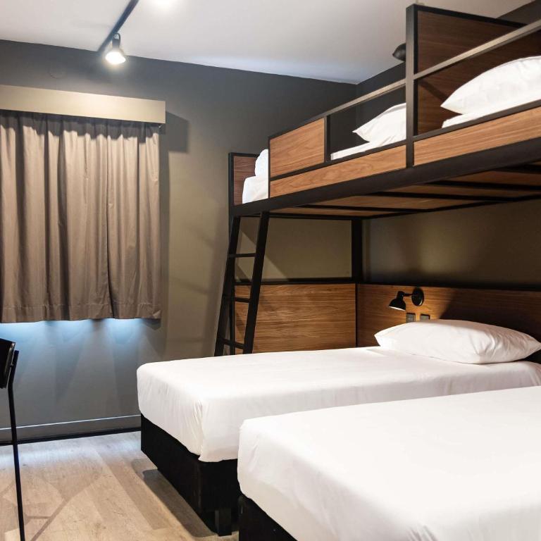 ibis Buenos Aires Congreso - Habitación Estándar con 4 camas individuales - 1