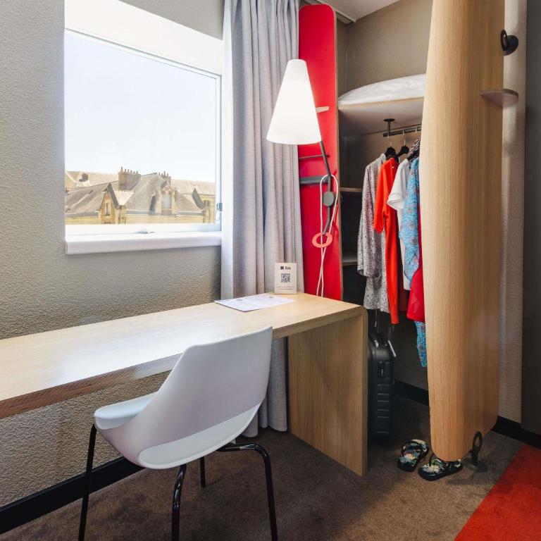 Hotel ibis Rennes Centre Gare Sud - Chambre Standard avec 1 Lit Double et 2 Lits Simples - 6