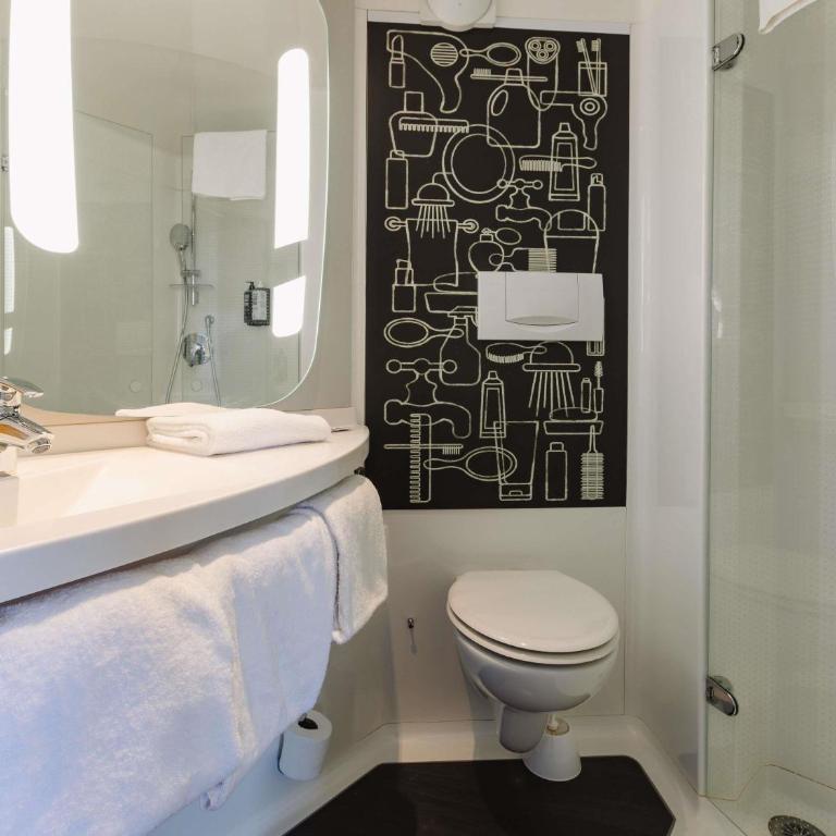 Hotel ibis Rennes Centre Gare Sud - Chambre Standard avec 1 Lit Double et 2 Lits Simples - 8