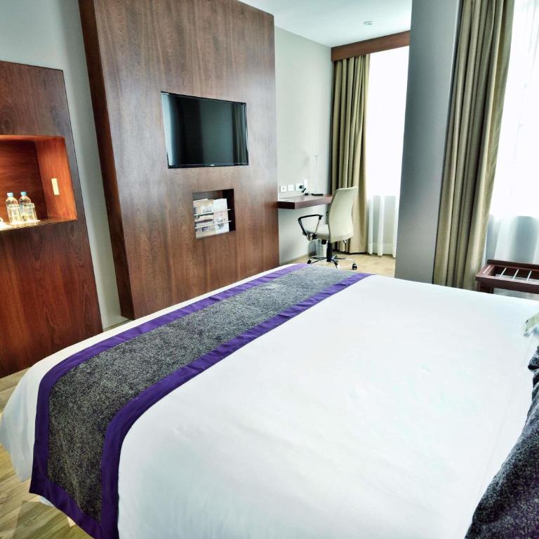 Mercure Alameda Quito - Habitación Confort con cama grande - 1