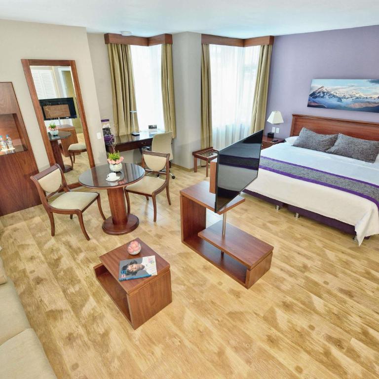 Mercure Alameda Quito - Suite Superior con cama extragrande - 1