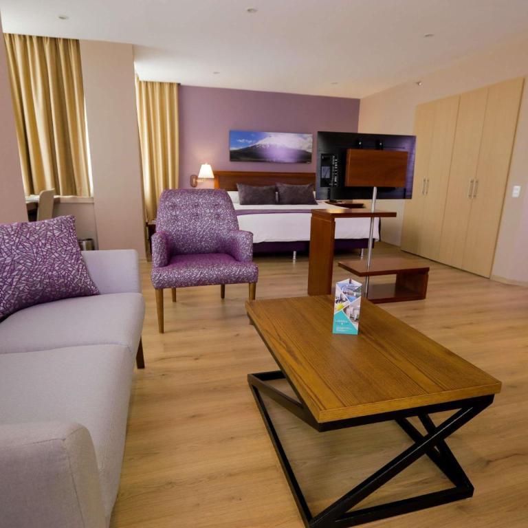 Mercure Alameda Quito - Suite Superior con cama extragrande - 2
