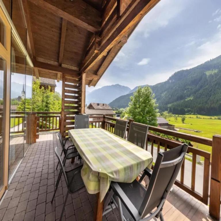 Pinzgau Ski Chalet Retreat with Balcony - Maison de Vacances 4 Chambres - 5