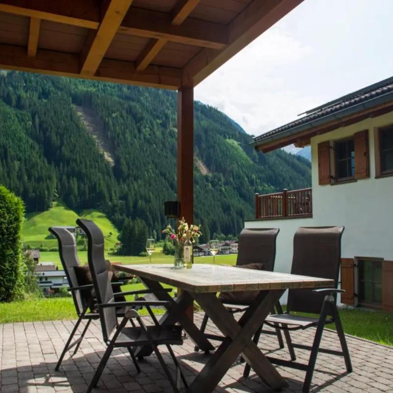Elegant Alpine Chalet for 10 Guests - Maison de Vacances 4 Chambres - 3