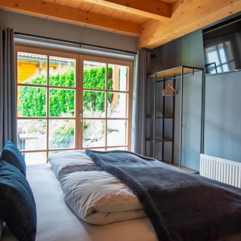 Elegant Alpine Chalet for 10 Guests - Maison de Vacances 4 Chambres - 12