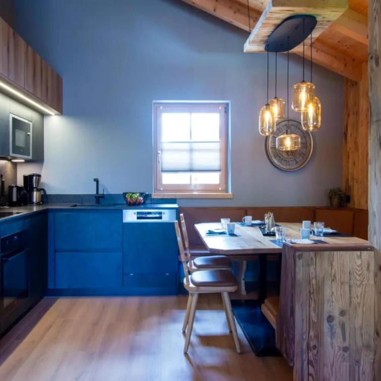 Elegant Alpine Chalet for 10 Guests - Maison de Vacances 4 Chambres - 4