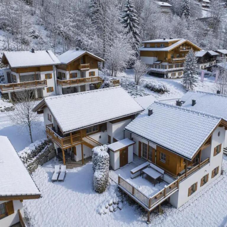 Elegant Alpine Chalet for 10 Guests - Maison de Vacances 4 Chambres - 22