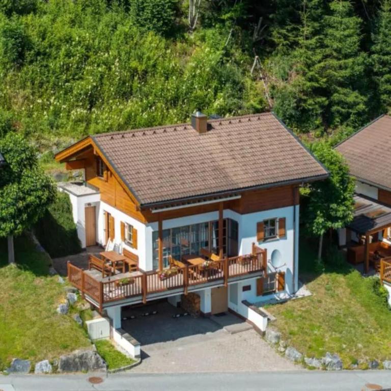 Sunlit Alpine Chalet Stay - Maison de Vacances 4 Chambres - 1