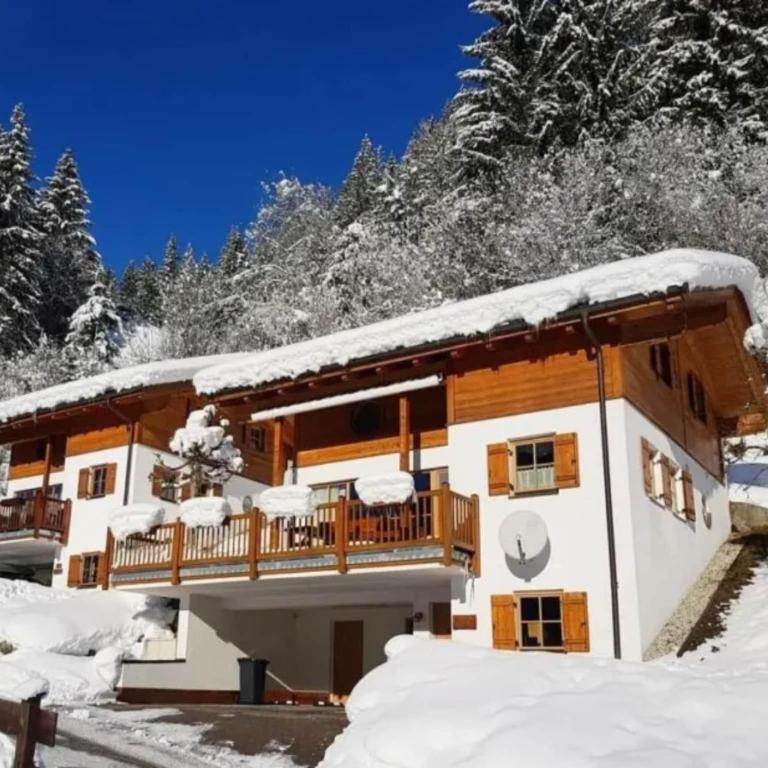Sunlit Alpine Chalet Stay - Maison de Vacances 4 Chambres - 27
