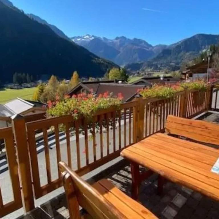 Sunlit Alpine Chalet Stay - Maison de Vacances 4 Chambres - 6