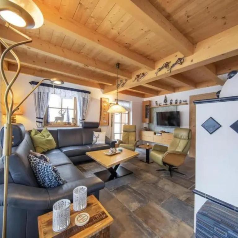Sunlit Alpine Chalet Stay - Maison de Vacances 4 Chambres - 10