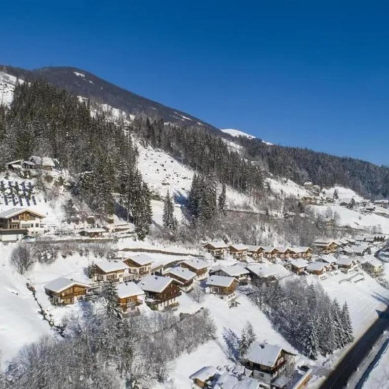 Sunlit Alpine Chalet Stay - Maison de Vacances 4 Chambres - 28