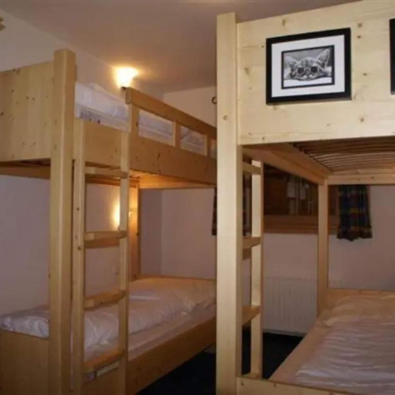 Sunlit Alpine Chalet Stay - Maison de Vacances 4 Chambres - 16