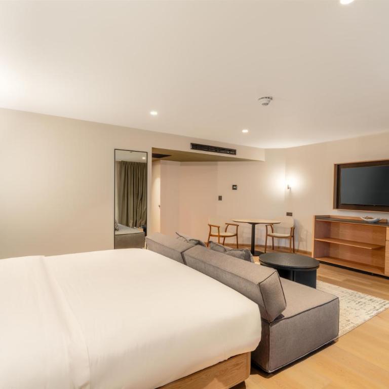 Hilton Garden Inn Tijuana Airport - Suite Junior con cama extragrande y zona de estar - 7
