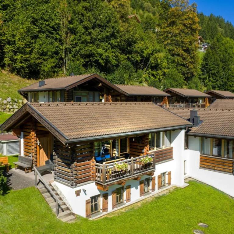 Rustic Chalet in a Holiday Village - Maison de Vacances 4 Chambres - 6