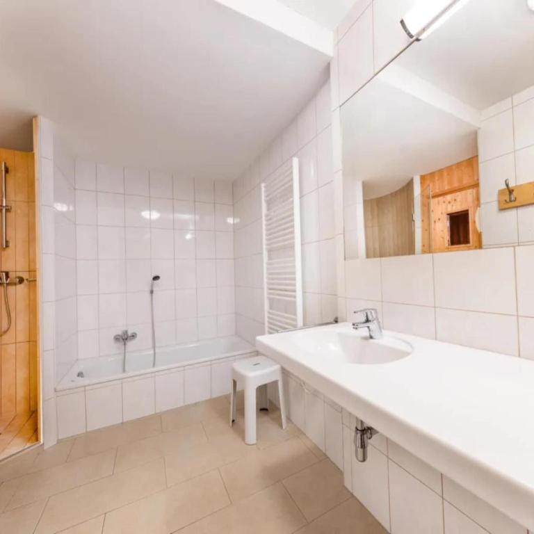 Rustic Chalet in a Holiday Village - Maison de Vacances 4 Chambres - 24