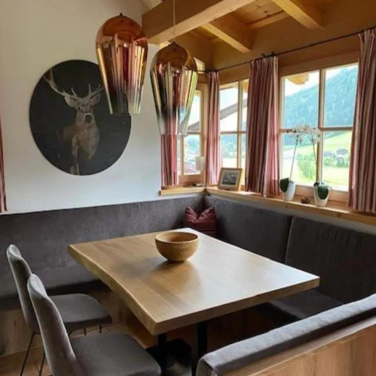 Spacious Chalet with Parking - Maison de Vacances 4 Chambres - 10