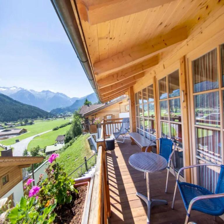 Spacious Chalet with Parking - Maison de Vacances 4 Chambres - 3