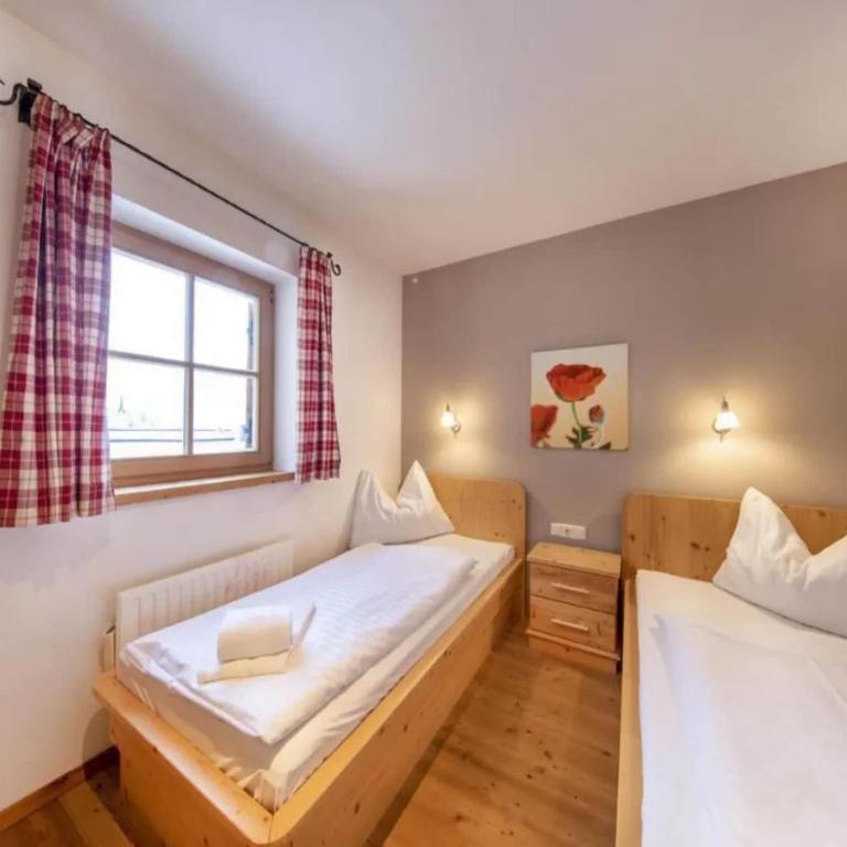 Spacious Chalet with Parking - Maison de Vacances 4 Chambres - 15