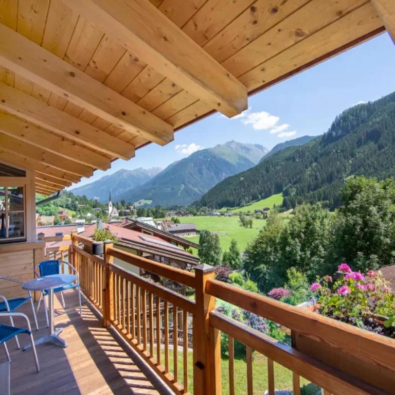 Spacious Chalet with Parking - Maison de Vacances 4 Chambres - 27