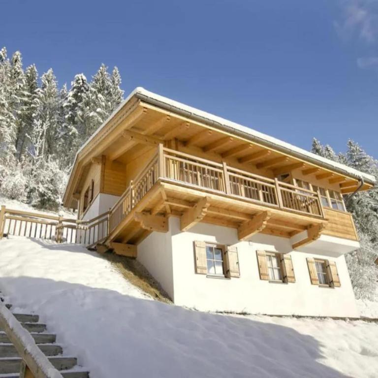 Spacious Chalet with Parking - Maison de Vacances 4 Chambres - 34