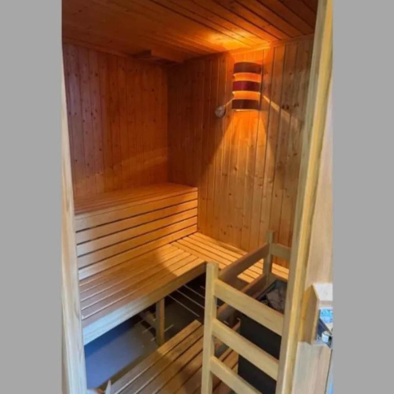 Spacious Chalet with Parking - Maison de Vacances 4 Chambres - 4