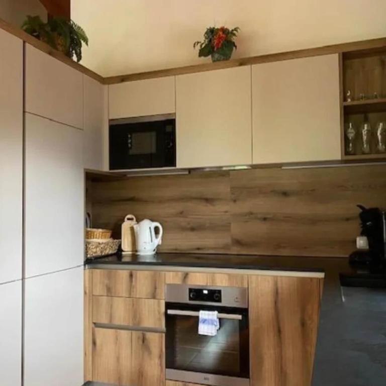 Spacious Chalet with Parking - Maison de Vacances 4 Chambres - 11