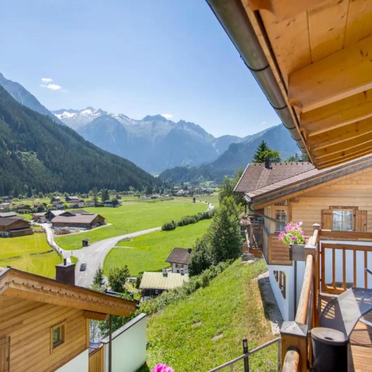 Spacious Chalet with Parking - Maison de Vacances 4 Chambres - 28