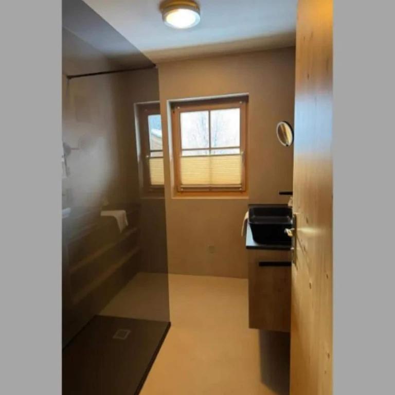 Spacious Chalet with Parking - Maison de Vacances 4 Chambres - 24