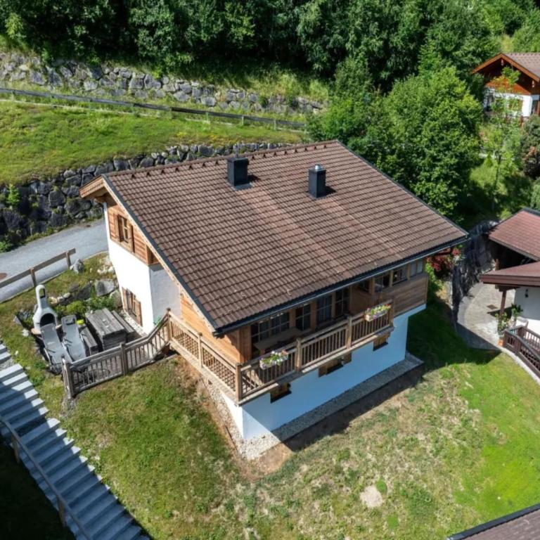 Spacious Chalet with Parking - Maison de Vacances 4 Chambres - 5