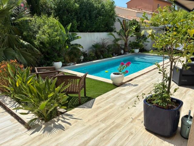 Suite haut de gamme 22 m2 de la Maison LILOMEL - Entrée & Terrasse privative - Piscine - parking & wifi gratuit - Au calme et à 5 min de la mer - Chambre Double avec Terrasse - 2