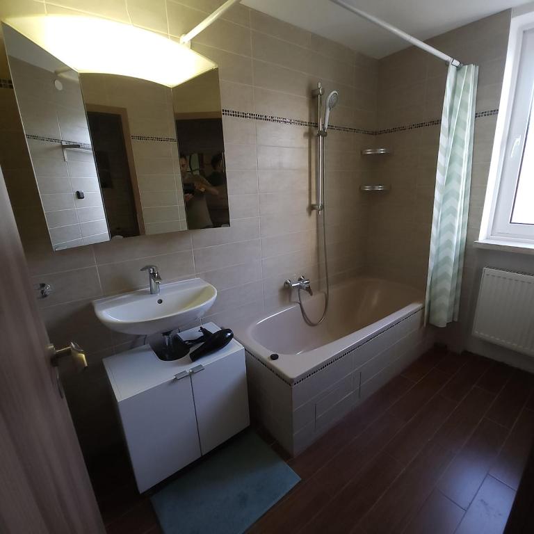 4-room flat, 5 min subway, 20 min to city center - Apartamento - 7