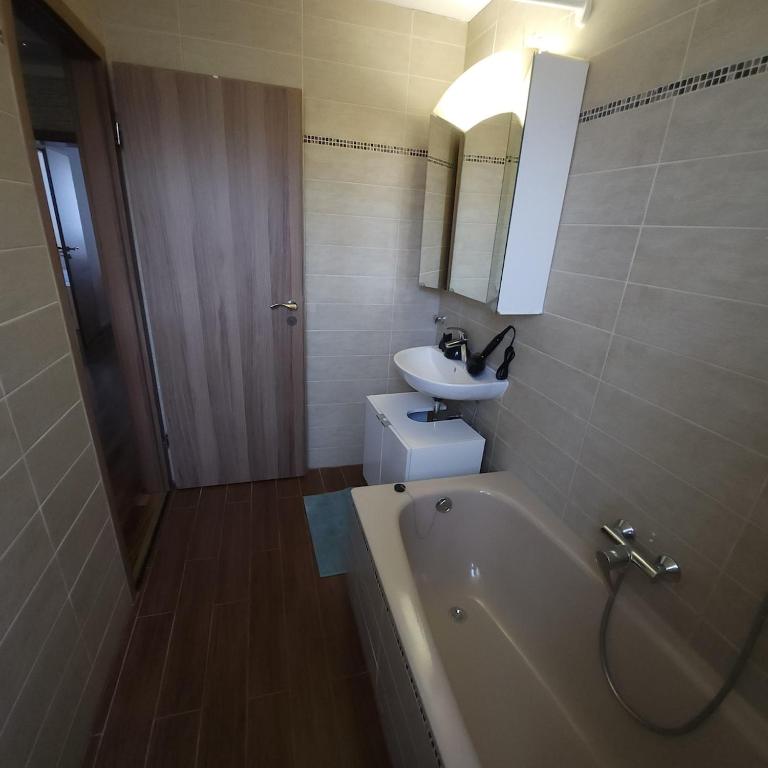 4-room flat, 5 min subway, 20 min to city center - Apartamento - 12