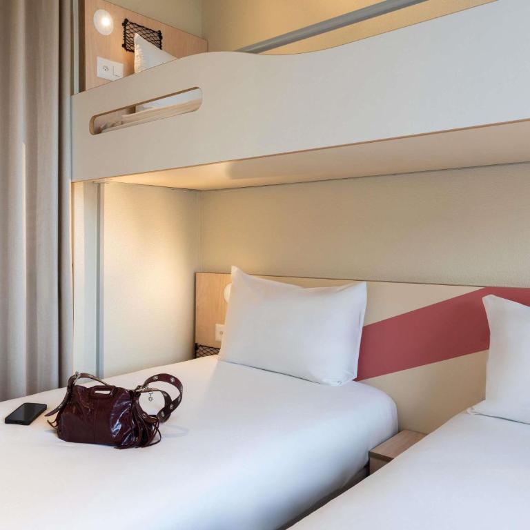 ibis budget Genève Petit-Lancy - Chambre Triple avec 2 Lits Simples et 1 Lit Superposé - 3