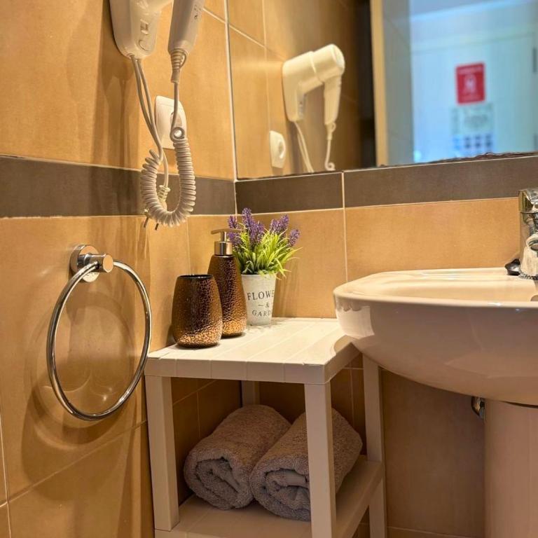 Enjoy Apartment beautiful sea view, perfect for cyclists - One-Bedroom Apartment with Sea View and Balcony - 13
