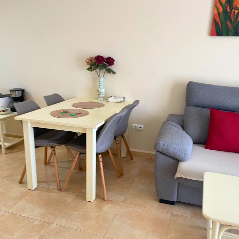 Enjoy Apartment beautiful sea view, perfect for cyclists - One-Bedroom Apartment with Sea View and Balcony - 16